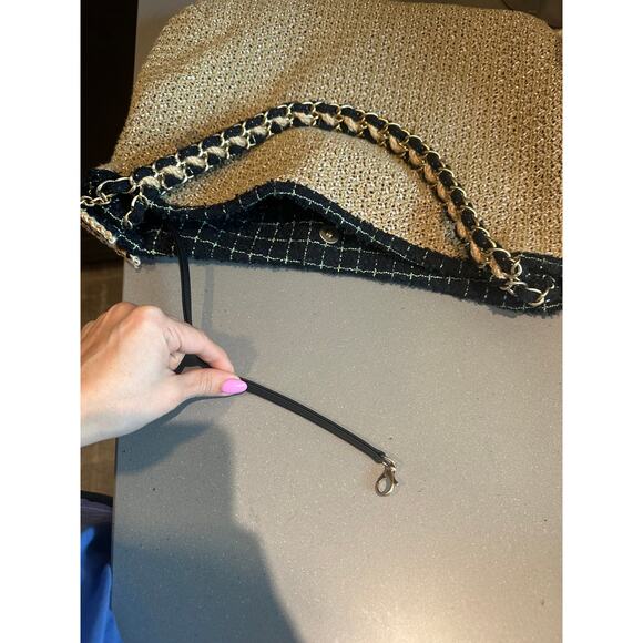 CHANEL Coco Country Camellia Tote - Picture 9 of 16